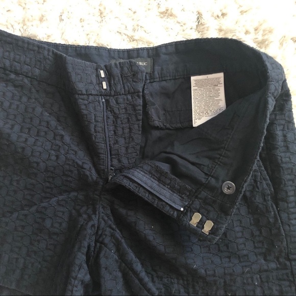 Banana Republic Hampton Fit Navy Eyelet Shorts, 4 - Picture 4 of 7